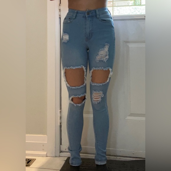 Selling fashion nova jeans, worn once. Very comfortable and shapes body nicely - Picture 3 of 4